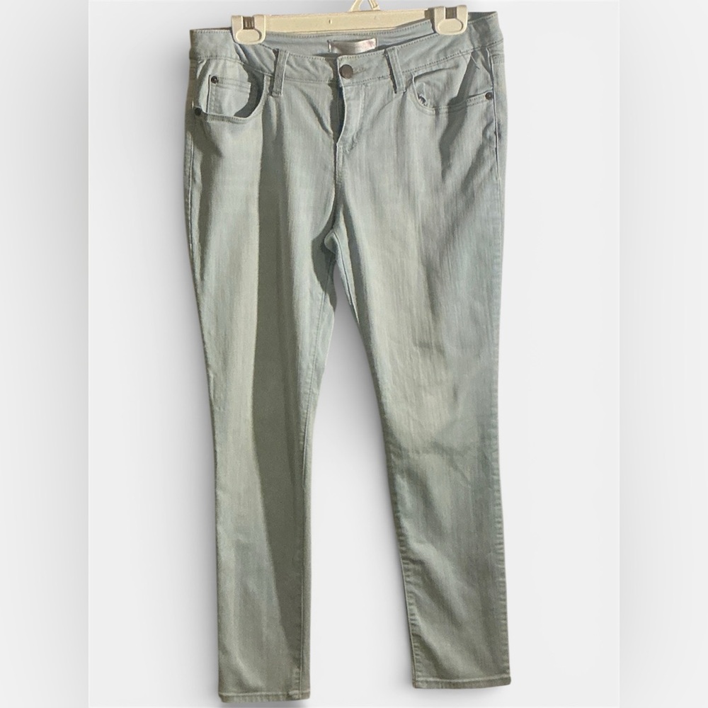 No Boundaries Light Wash Jeans